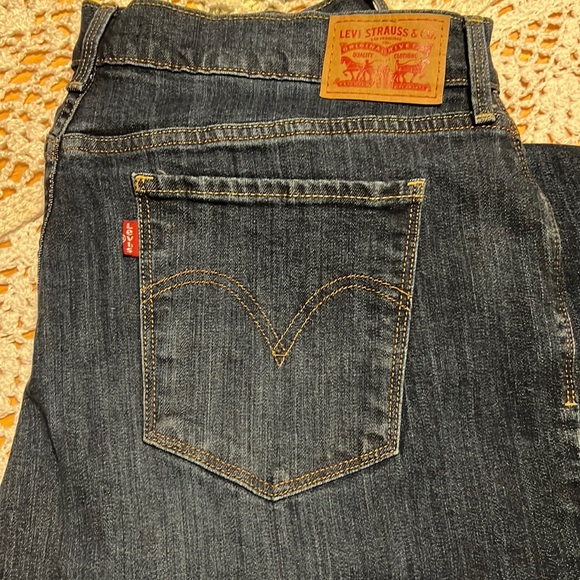 Levi’s 505 Straight Cut, Red Tag, Medium Dark Wash Jeans, Like New - Picture 4 of 13